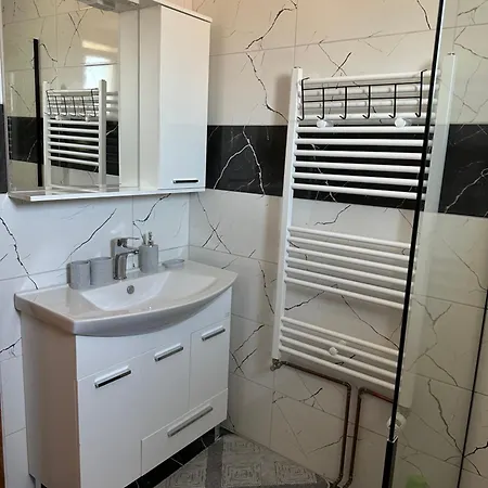 홈스테이 Apartman Lida